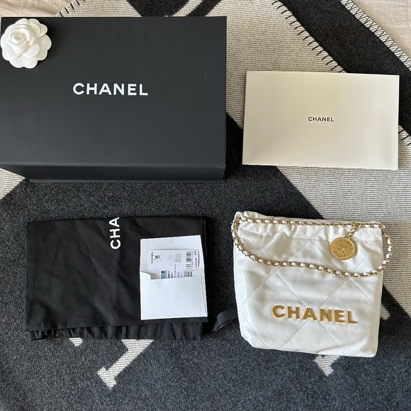 **UNICORN** NEW Authentic Chanel 23B Mini 22 Bag in White Full Set - Picture 2 of 14